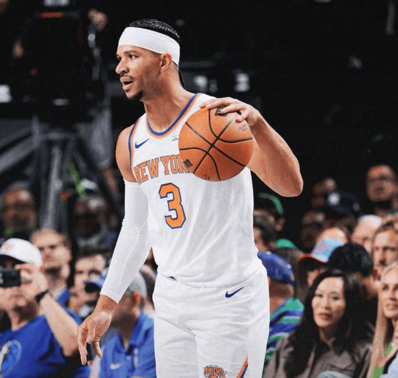 尼克斯鏖战天津队，布克高光表现