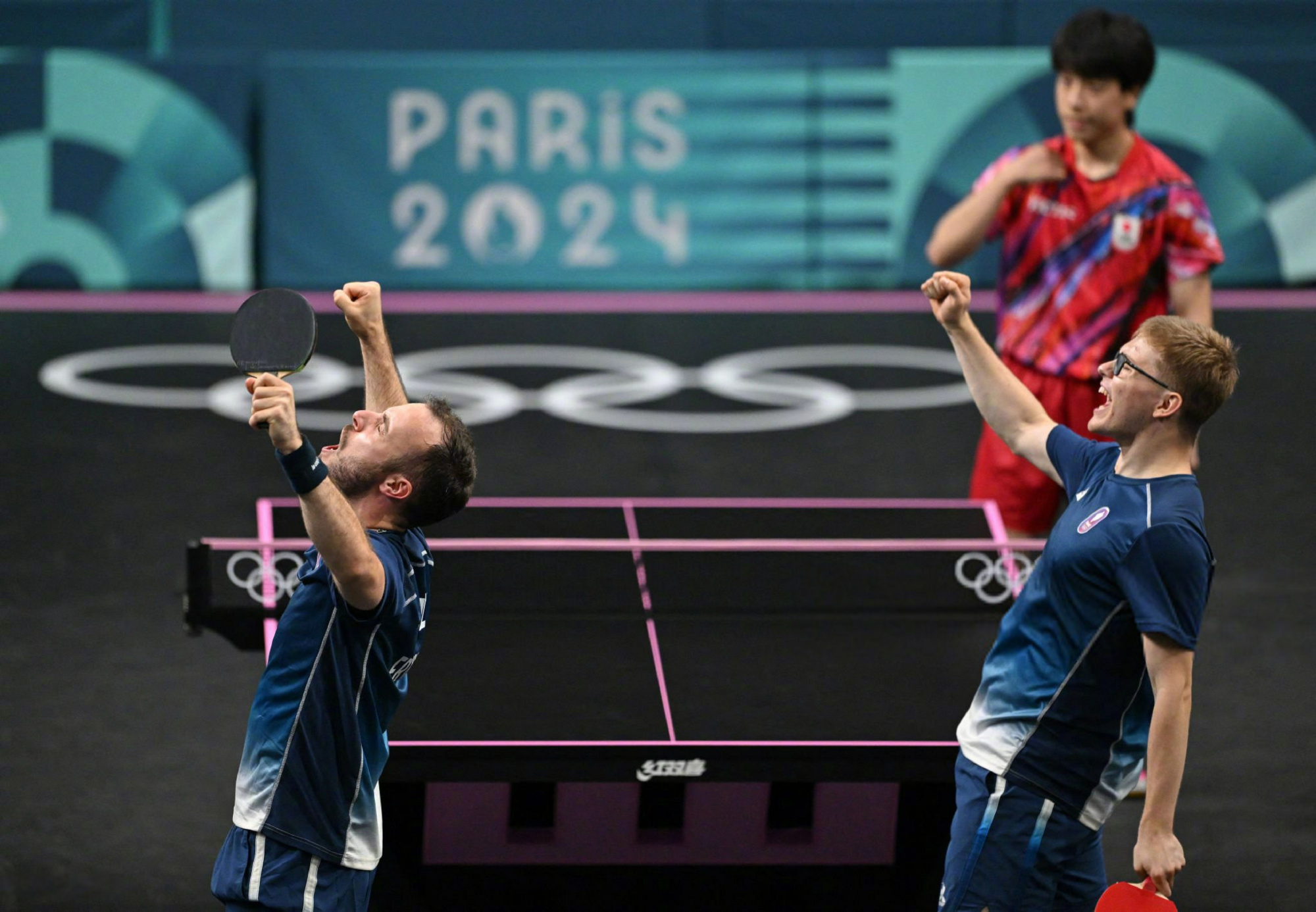 法国队鏖战奥地利队,张本智和统治全场 法国队鏖战奥地利队,张本智和统治全场