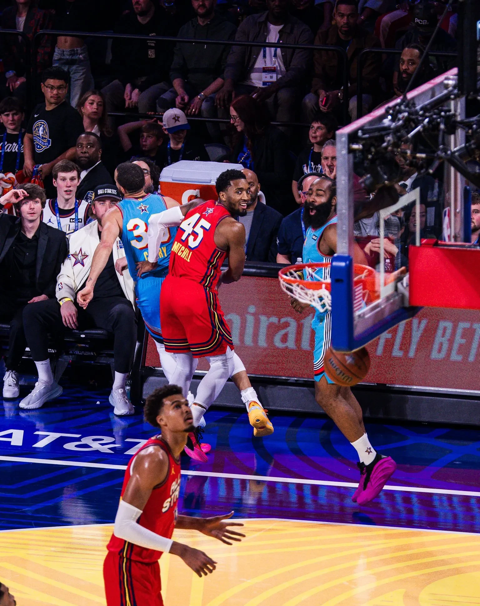 福建队绝杀山西队,哈登点燃赛场 福建队绝杀山西队,哈登点燃赛场