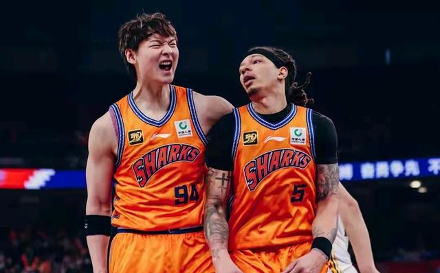 广州男篮激战取胜，迎来胜利