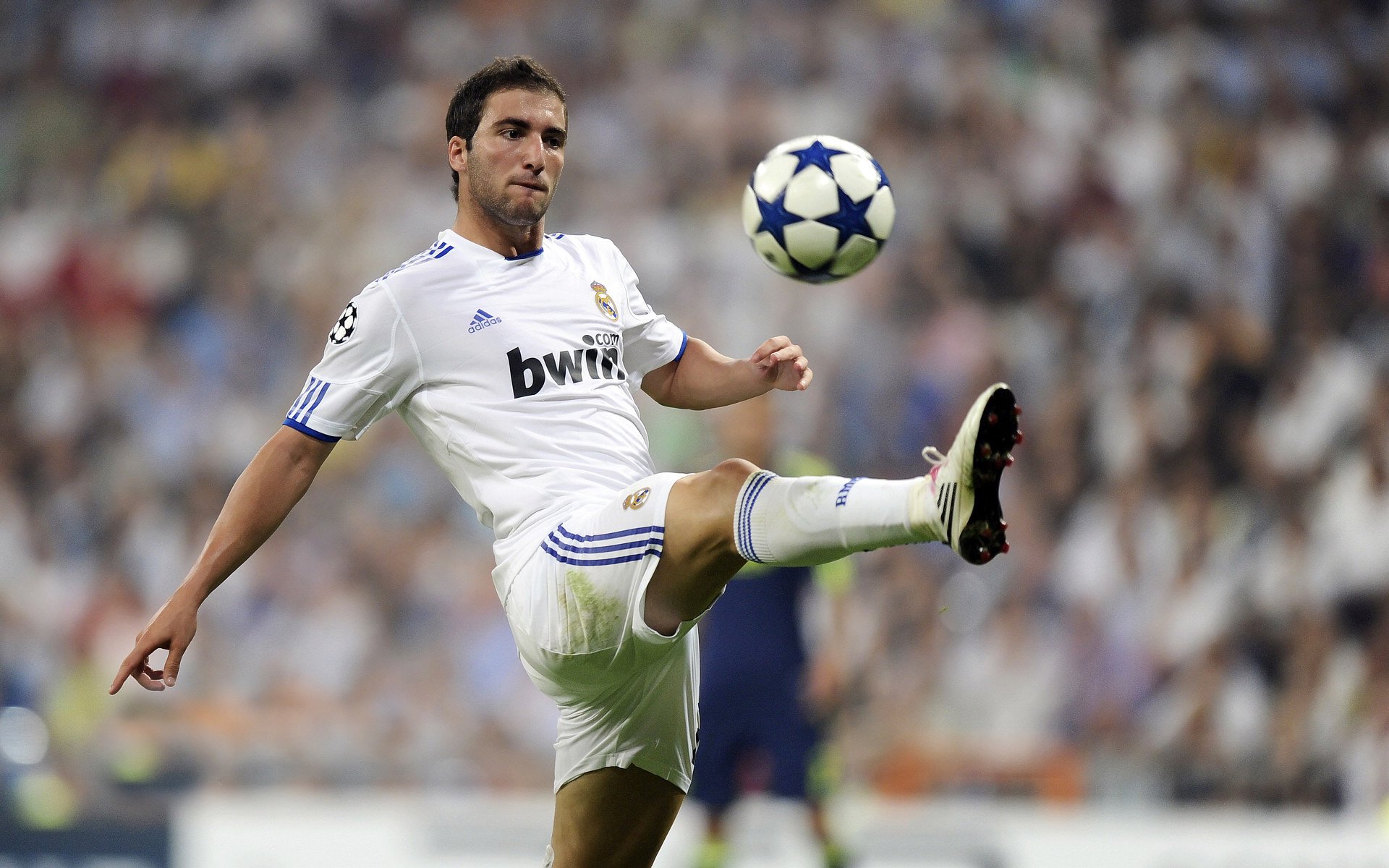 雷速网球直播-威尔士战术压制曼联，阿劳霍全程高能输出